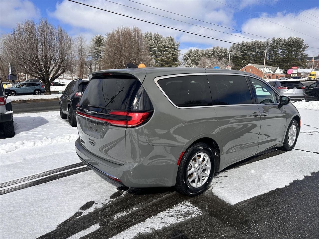 Chrysler Pacifica Touring L FWD 2023