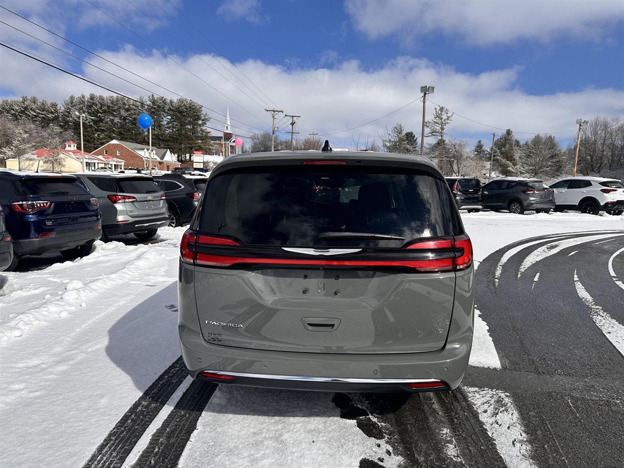 Chrysler Pacifica Touring L FWD 2023