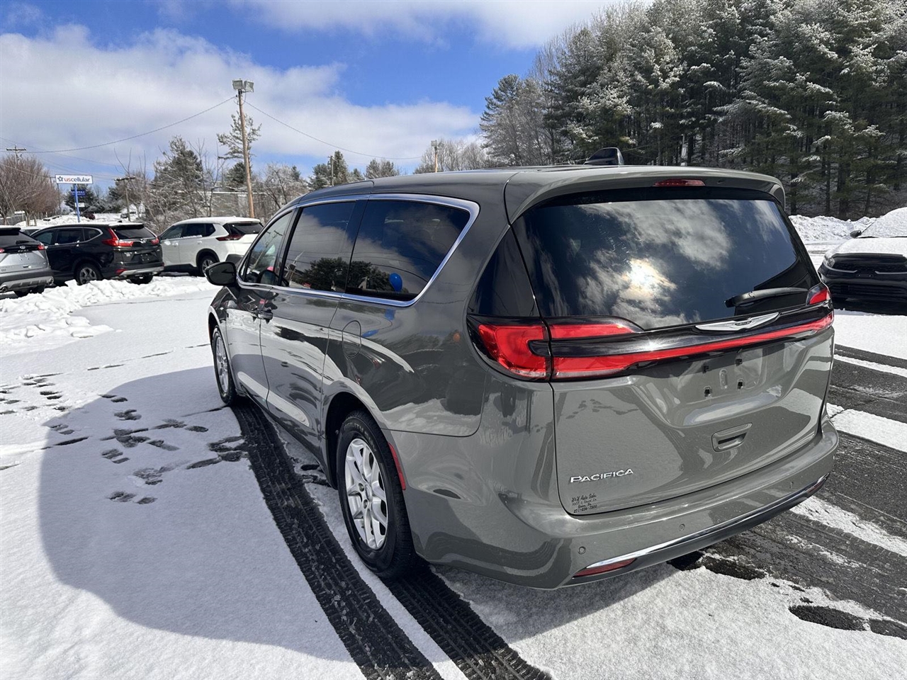 Chrysler Pacifica Touring L FWD 2023