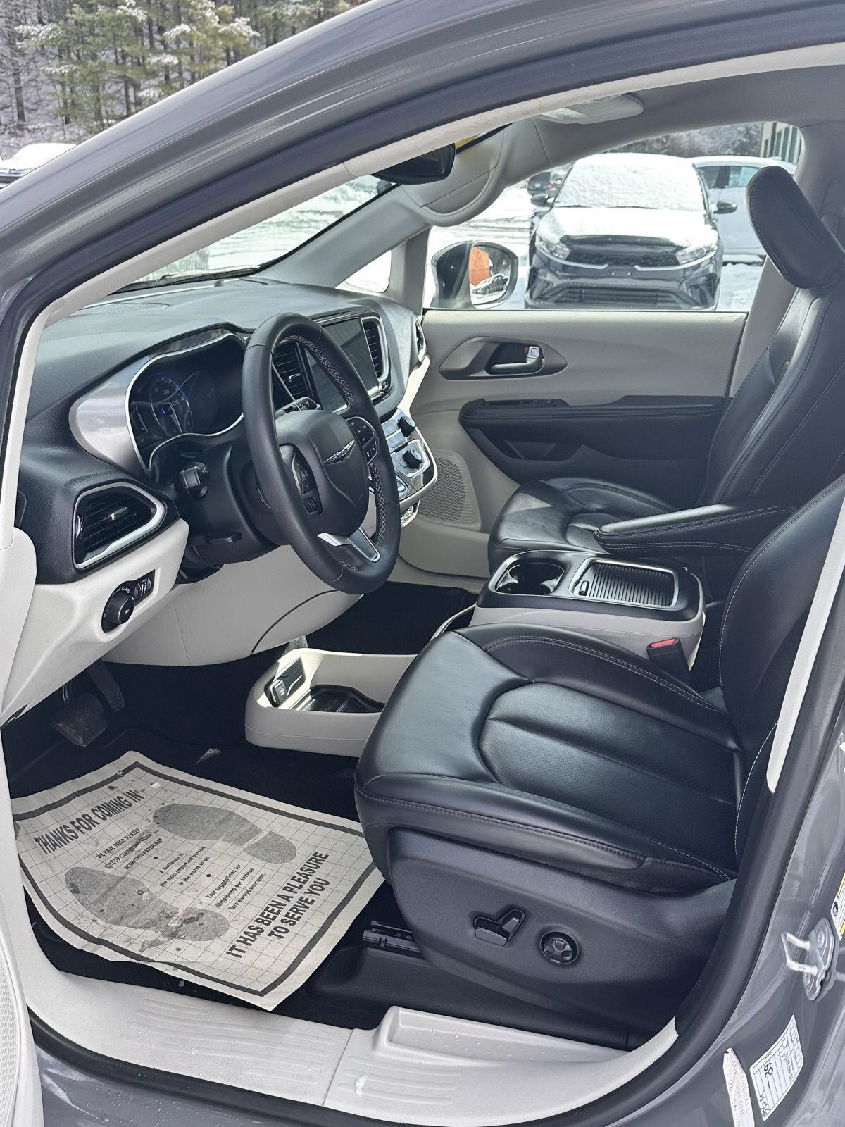 Chrysler Pacifica Touring L FWD 2023