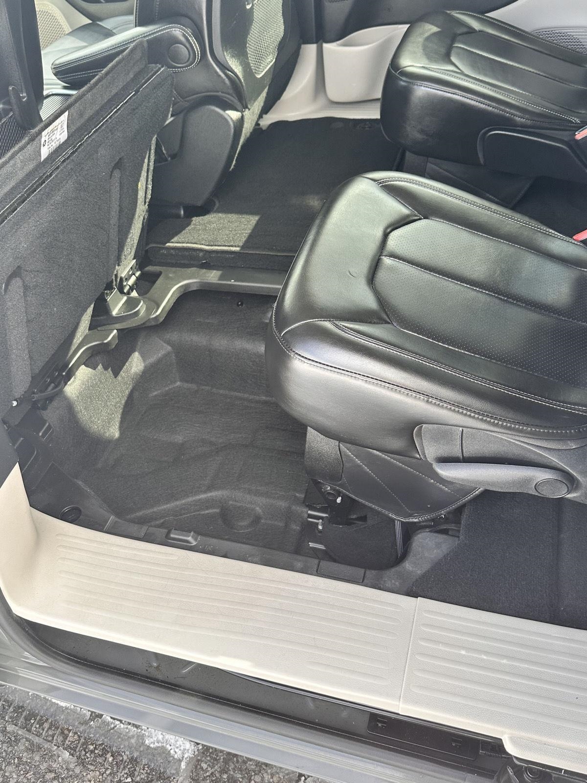 Chrysler Pacifica Touring L FWD 2023