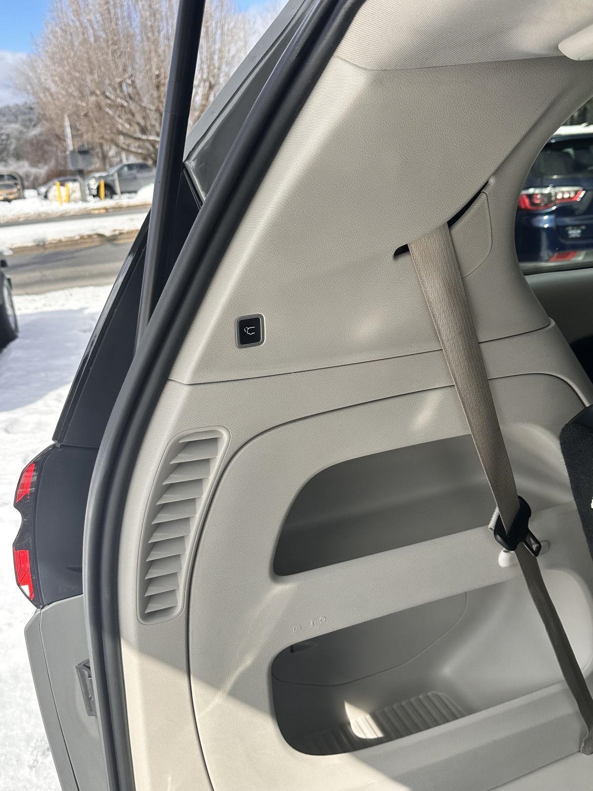 Chrysler Pacifica Touring L FWD 2023