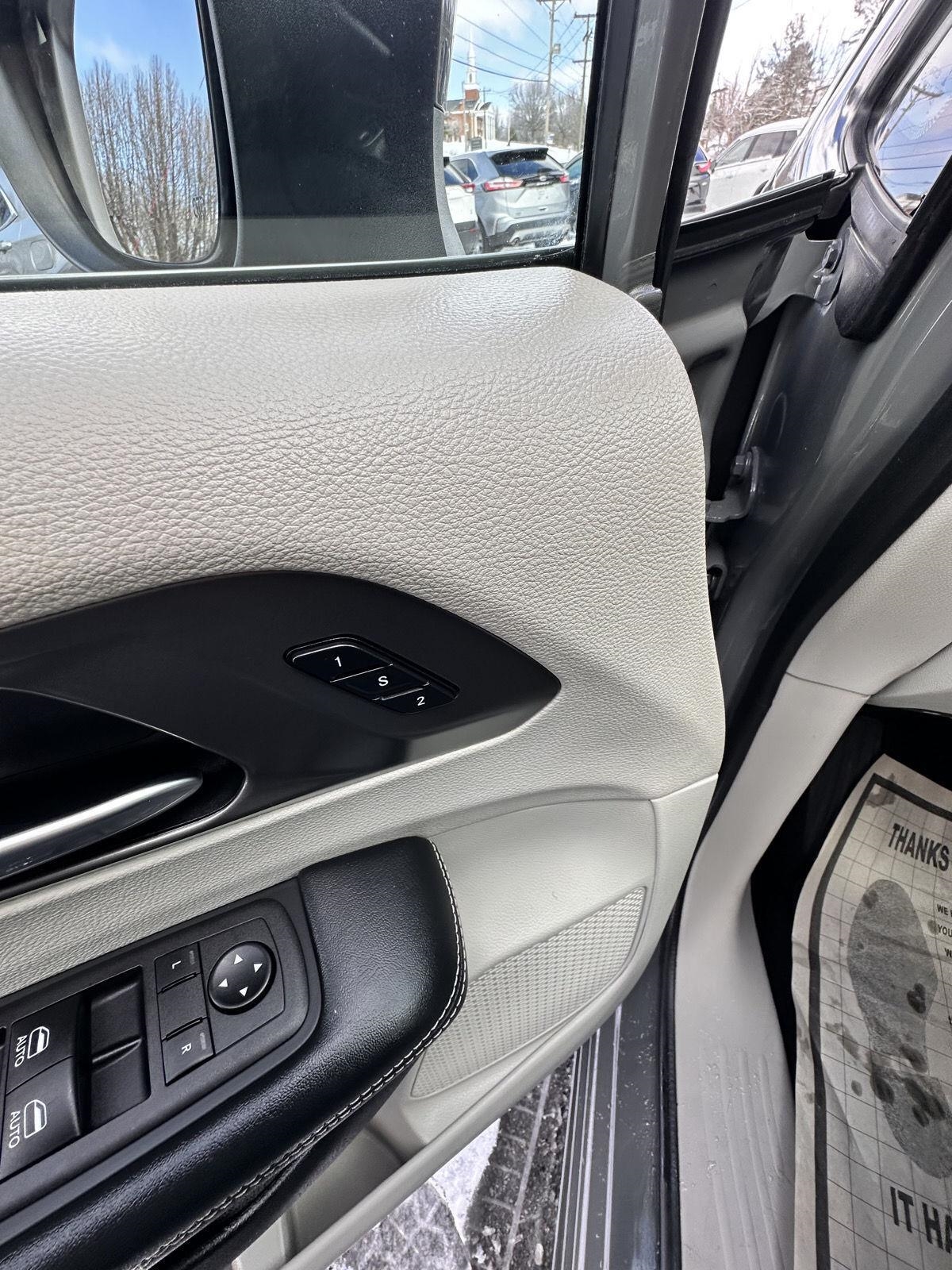 Chrysler Pacifica Touring L FWD 2023