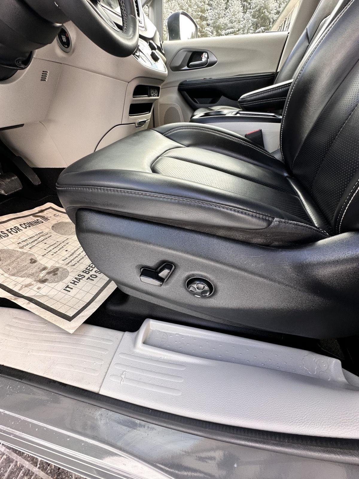 Chrysler Pacifica Touring L FWD 2023