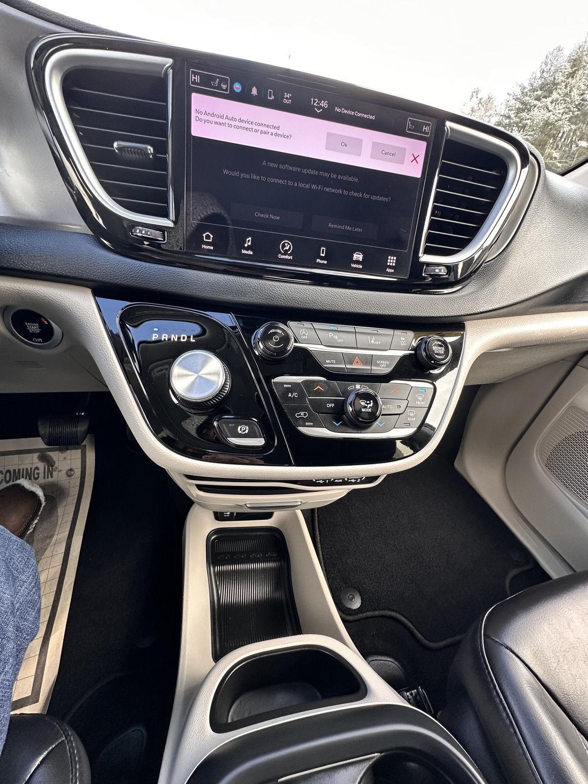 Chrysler Pacifica Touring L FWD 2023