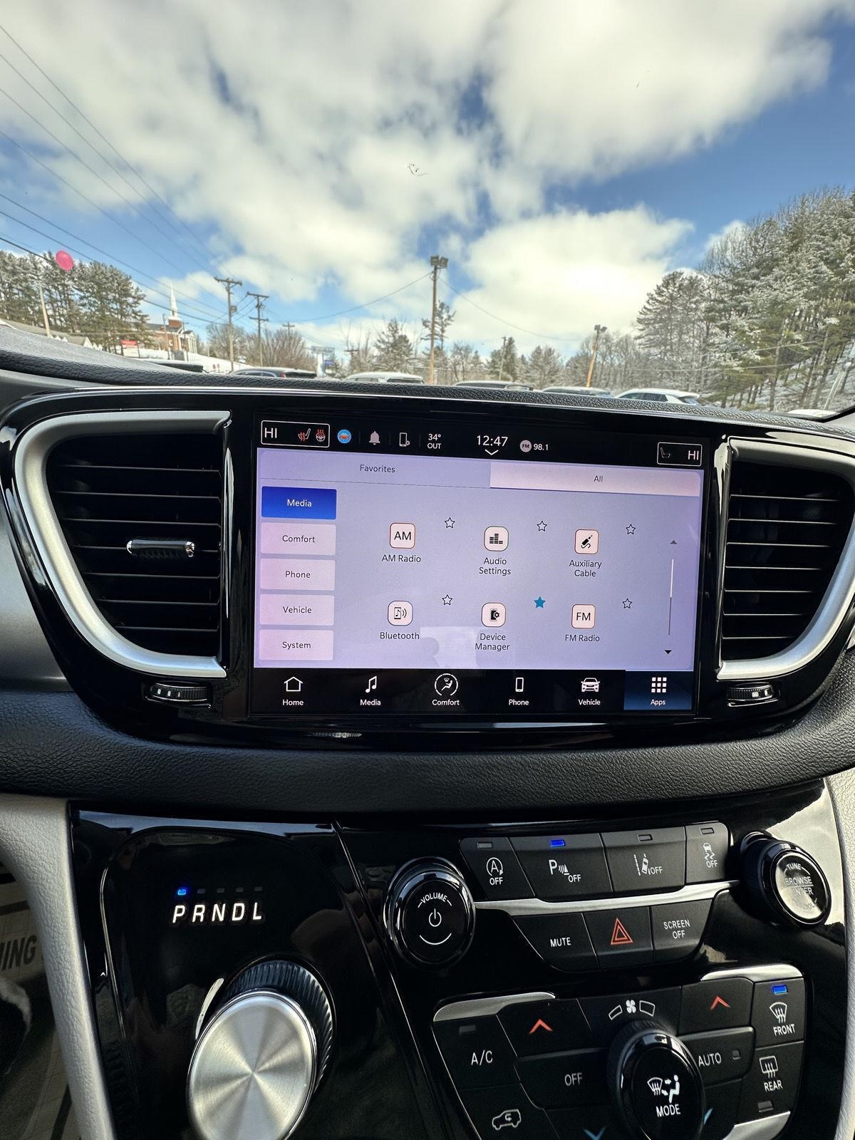 Chrysler Pacifica Touring L FWD 2023