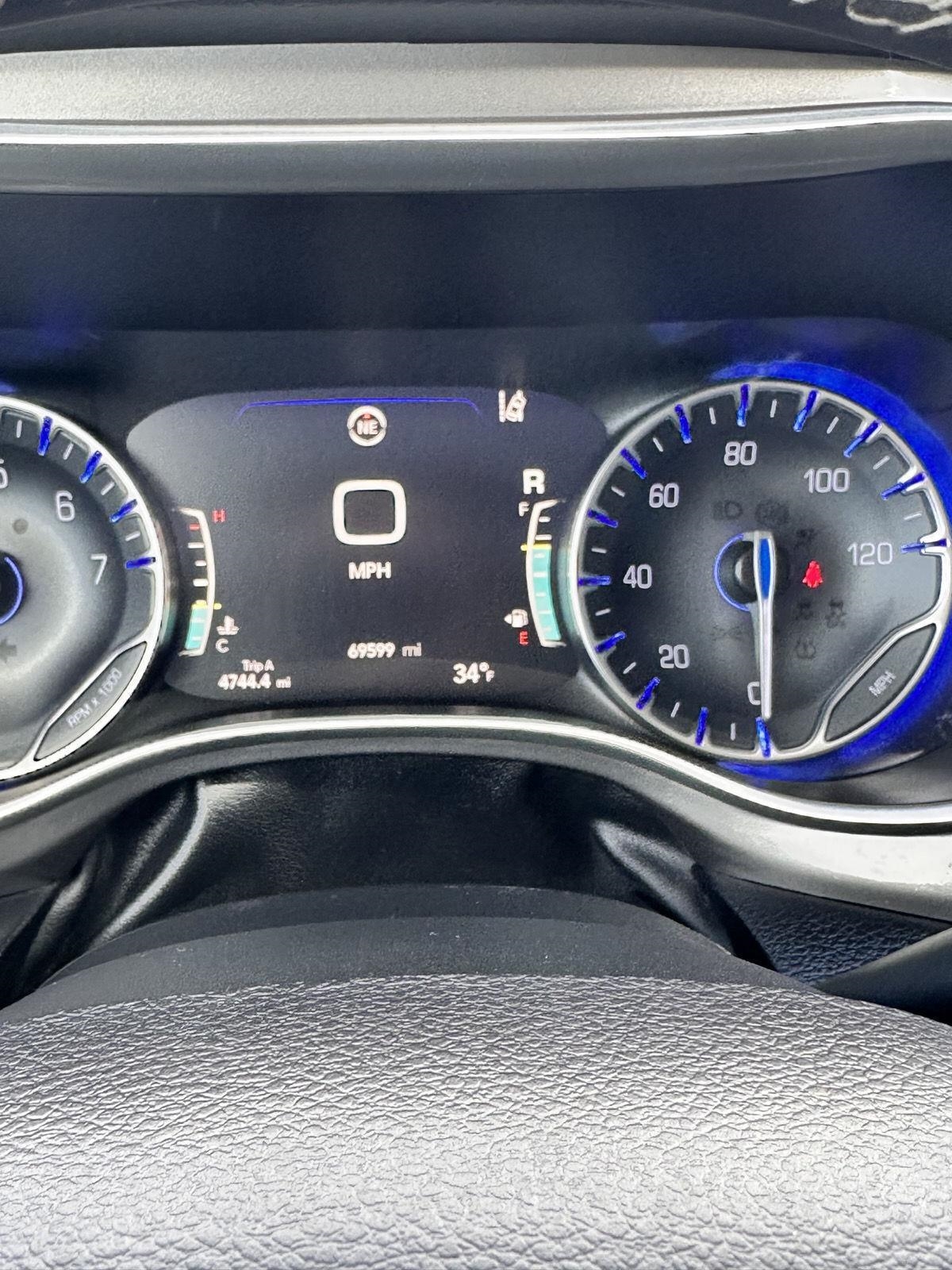 Chrysler Pacifica Touring L FWD 2023