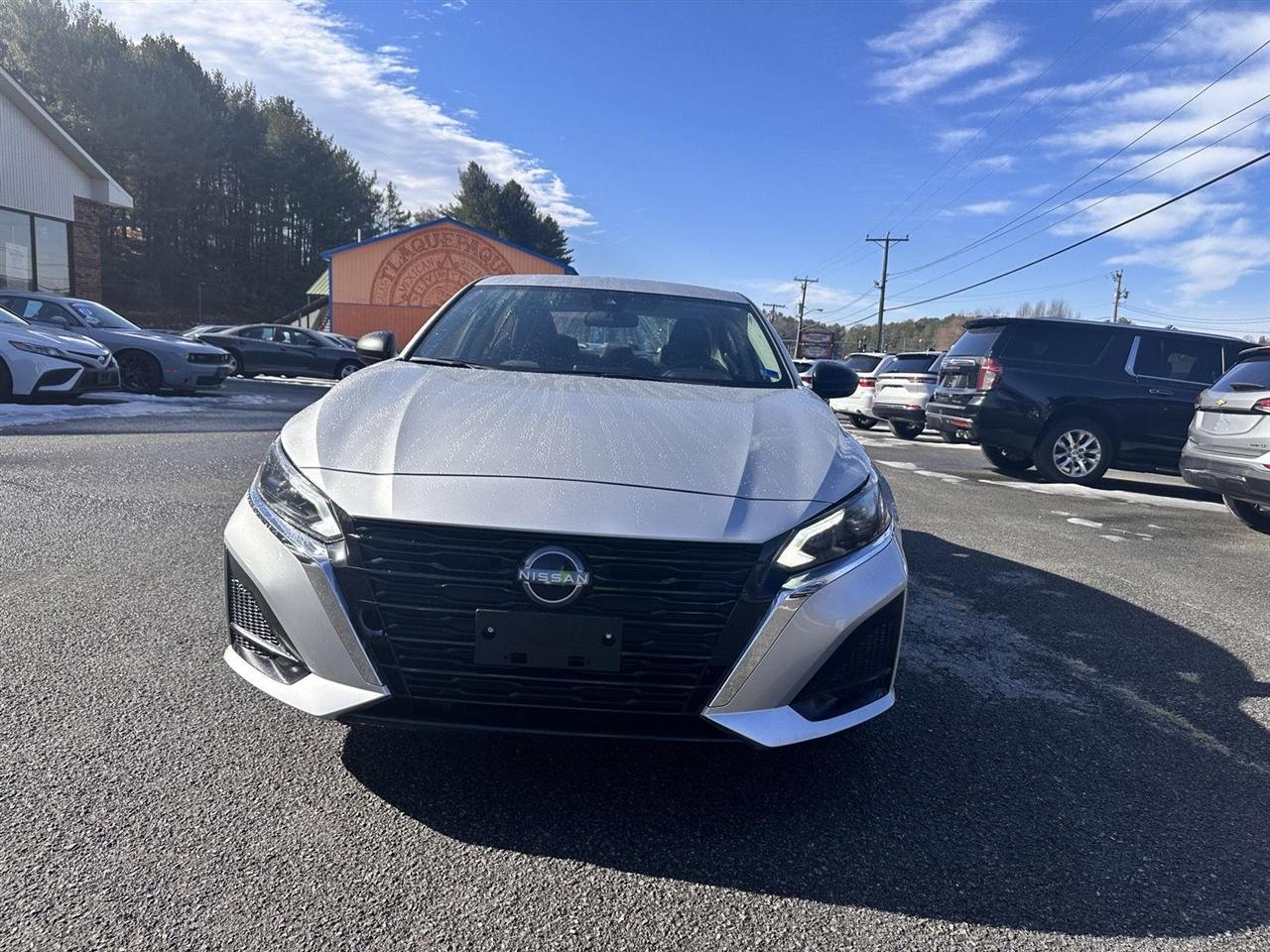 Nissan Altima 2.5 SV Sedan 2024