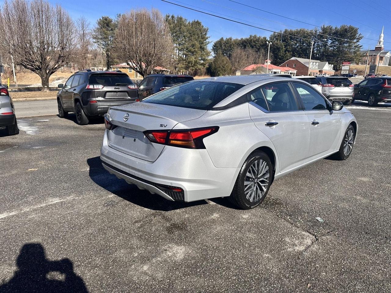 Nissan Altima 2.5 SV Sedan 2024