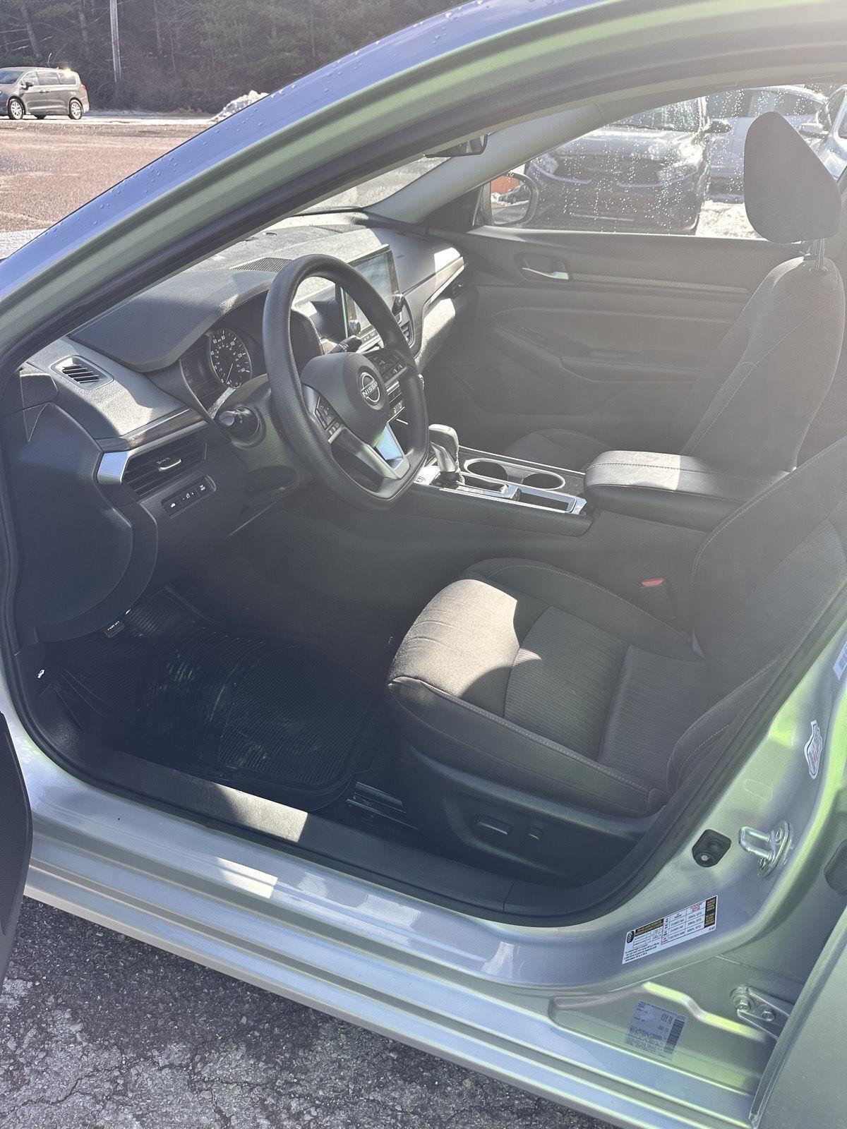 Nissan Altima 2.5 SV Sedan 2024