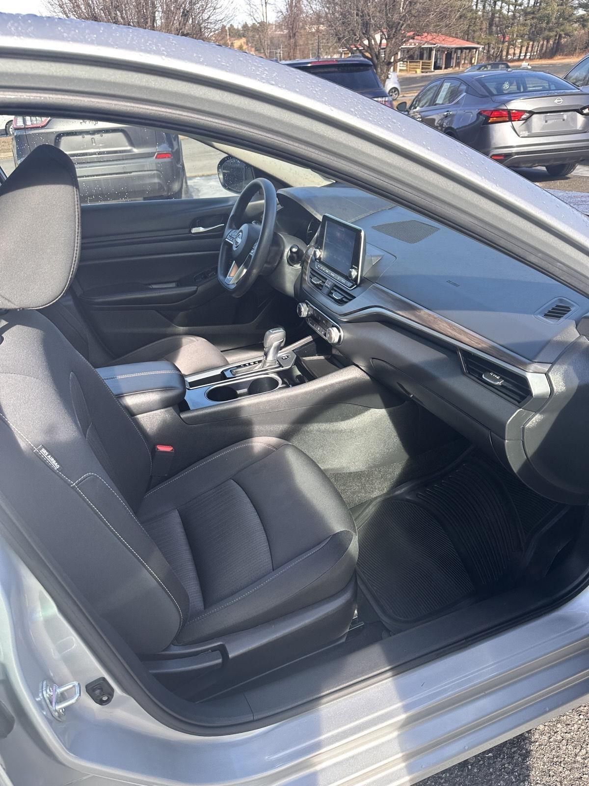 Nissan Altima 2.5 SV Sedan 2024