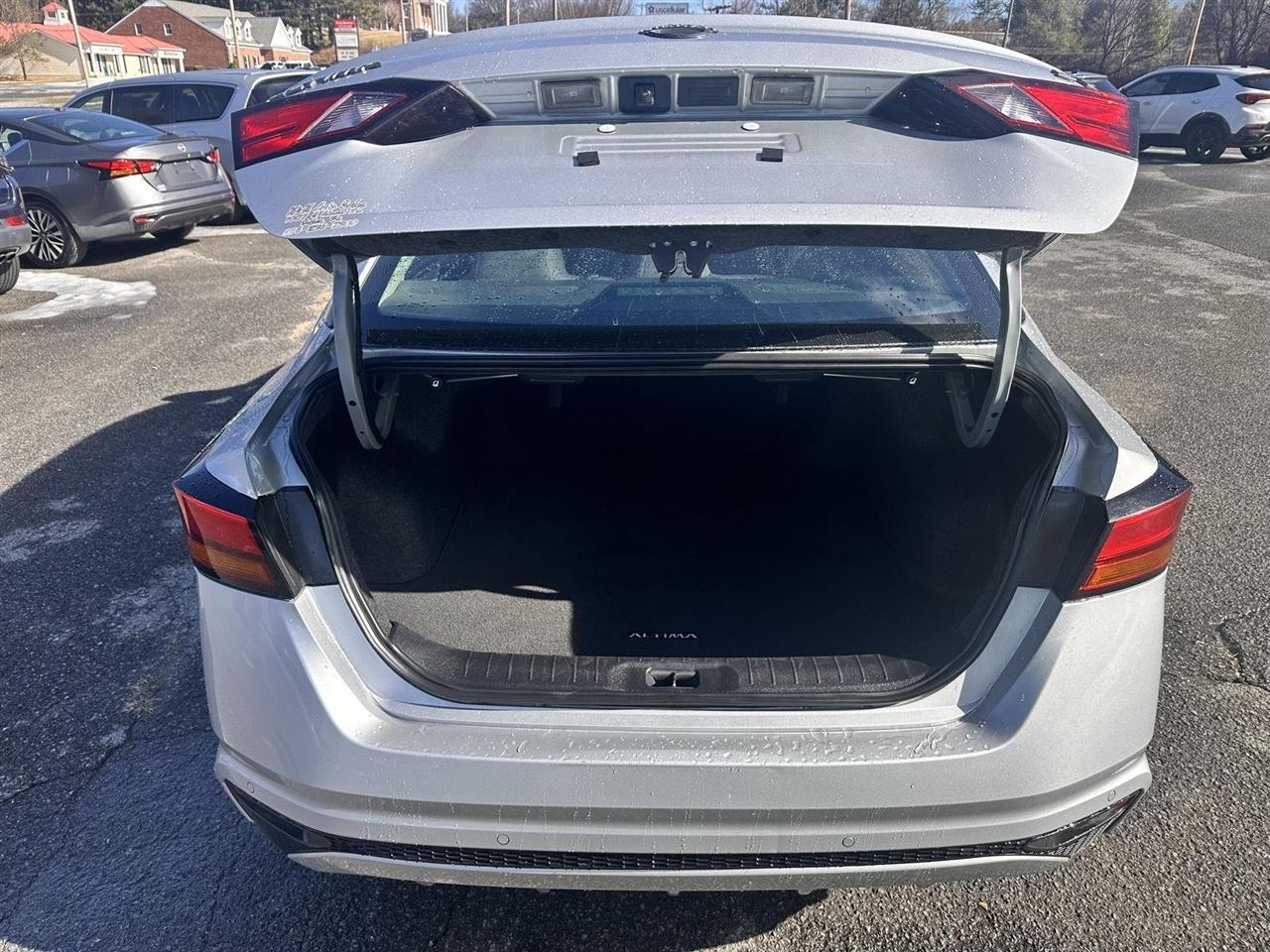 Nissan Altima 2.5 SV Sedan 2024