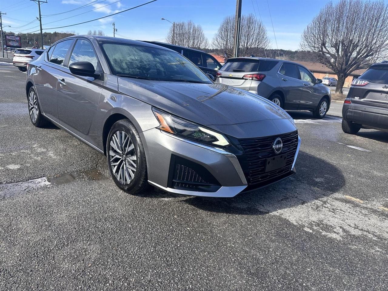 Nissan Altima 2.5 SV Sedan 2024