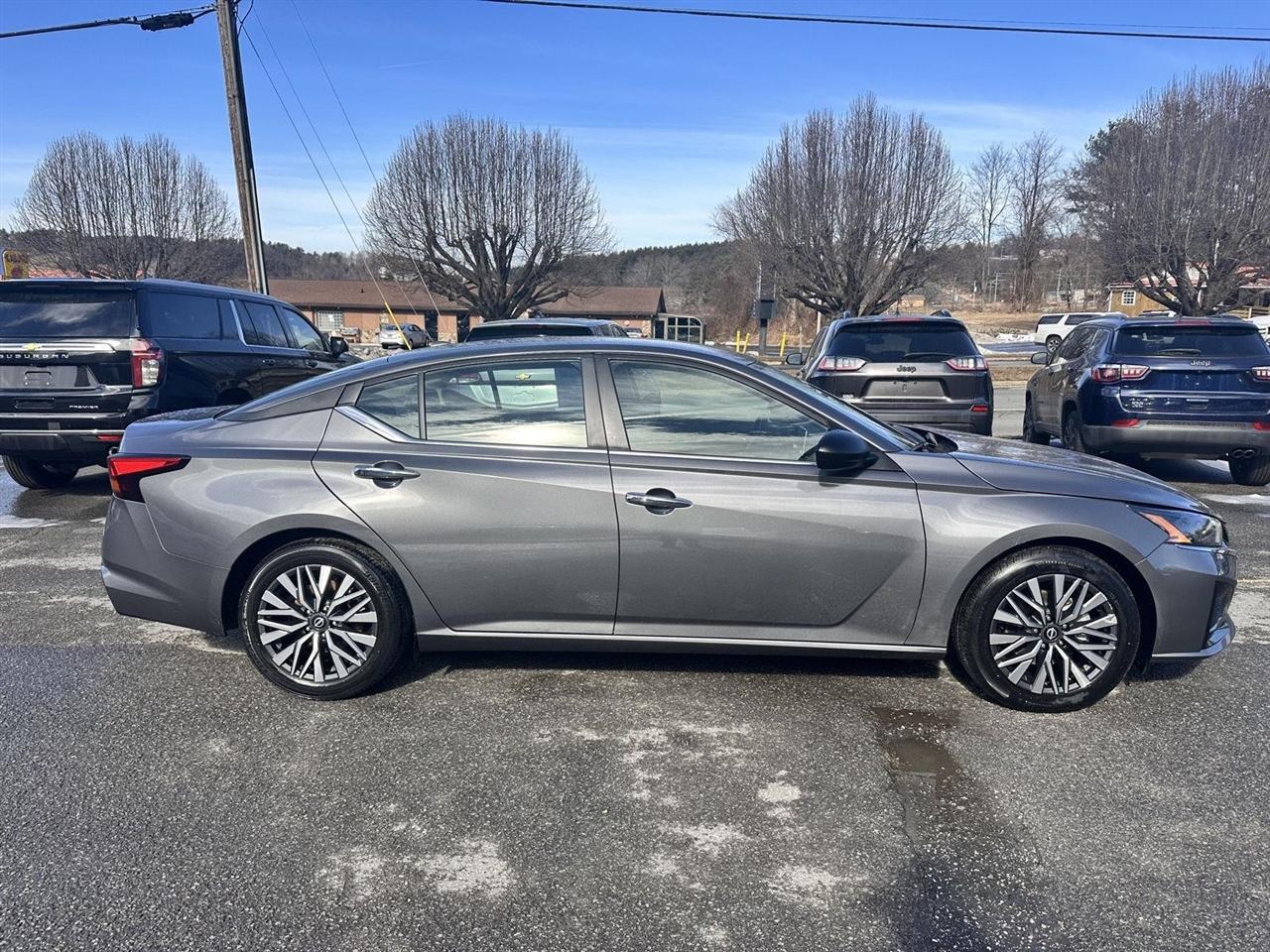 Nissan Altima 2.5 SV Sedan 2024