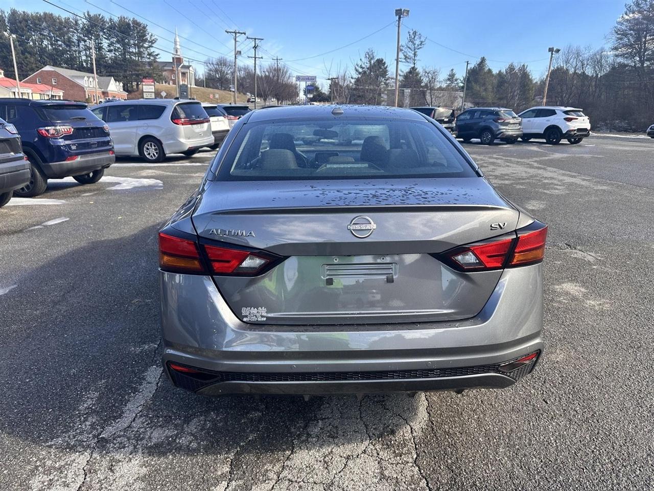 Nissan Altima 2.5 SV Sedan 2024