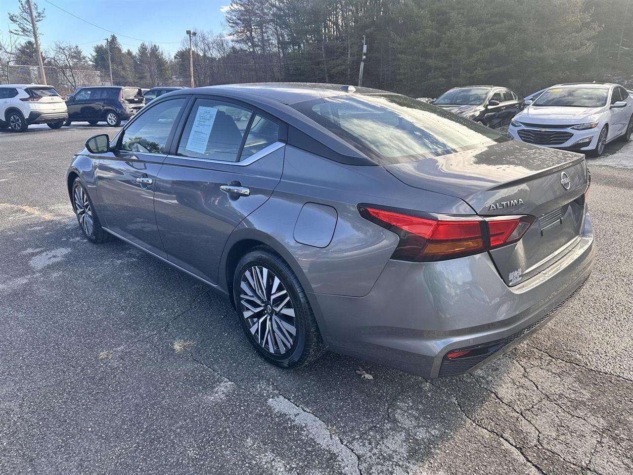 Nissan Altima 2.5 SV Sedan 2024