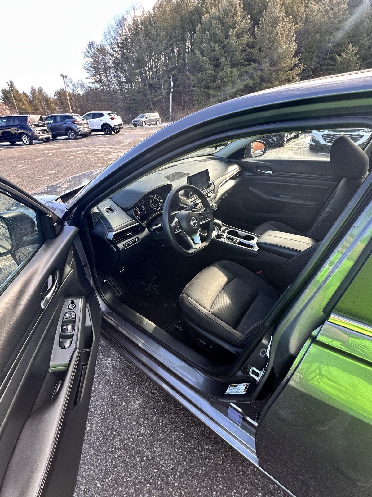 Nissan Altima 2.5 SV Sedan 2024