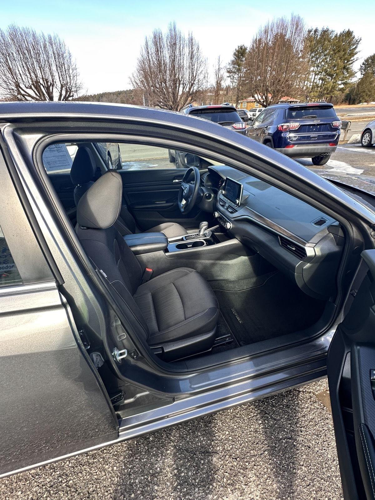 Nissan Altima 2.5 SV Sedan 2024