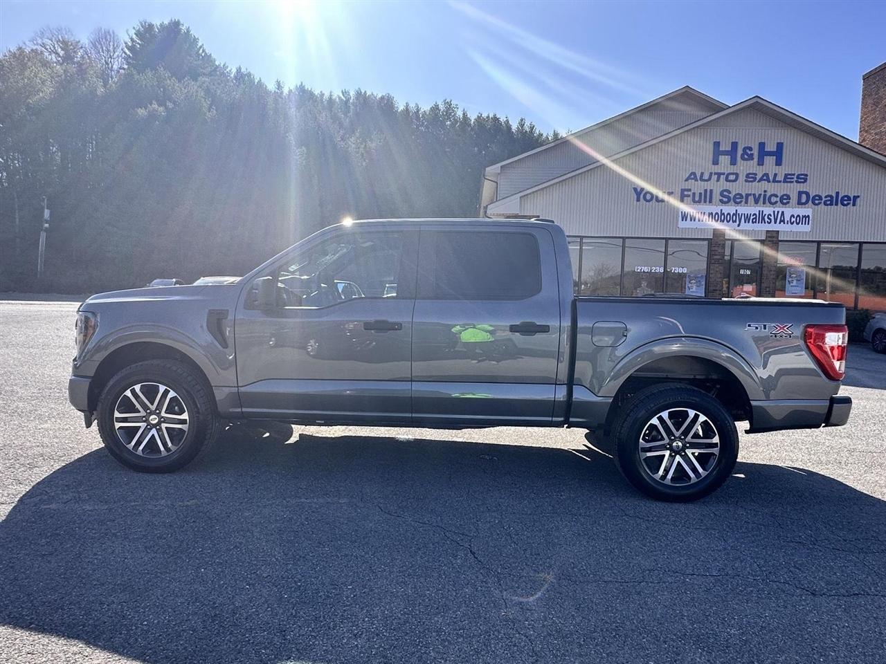 Ford F-150 Lariat 4WD SuperCrew 5.5' Box 2023