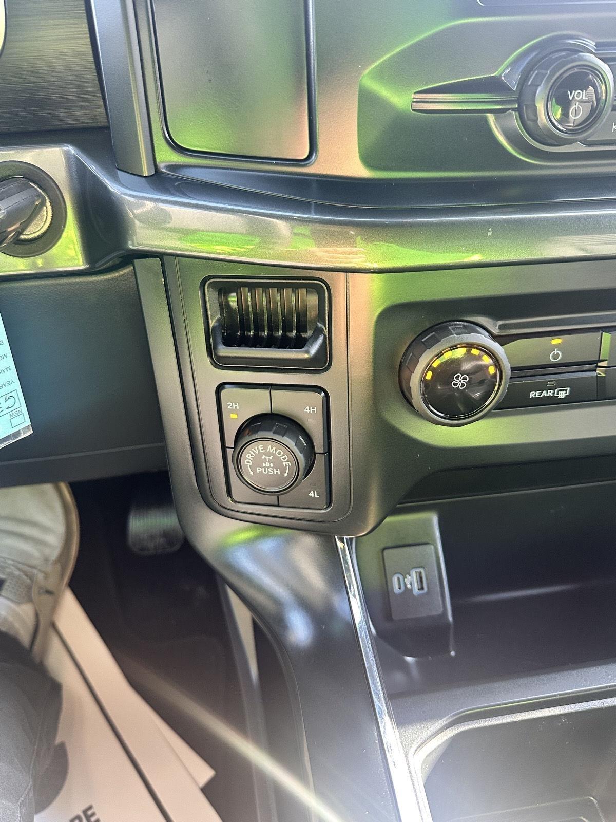 Ford F-150 Lariat 4WD SuperCrew 5.5' Box 2023