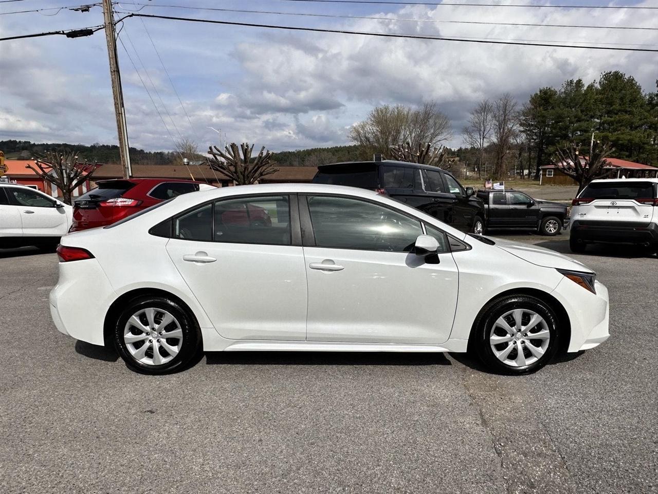 Toyota Corolla LE CVT (Natl) 2024