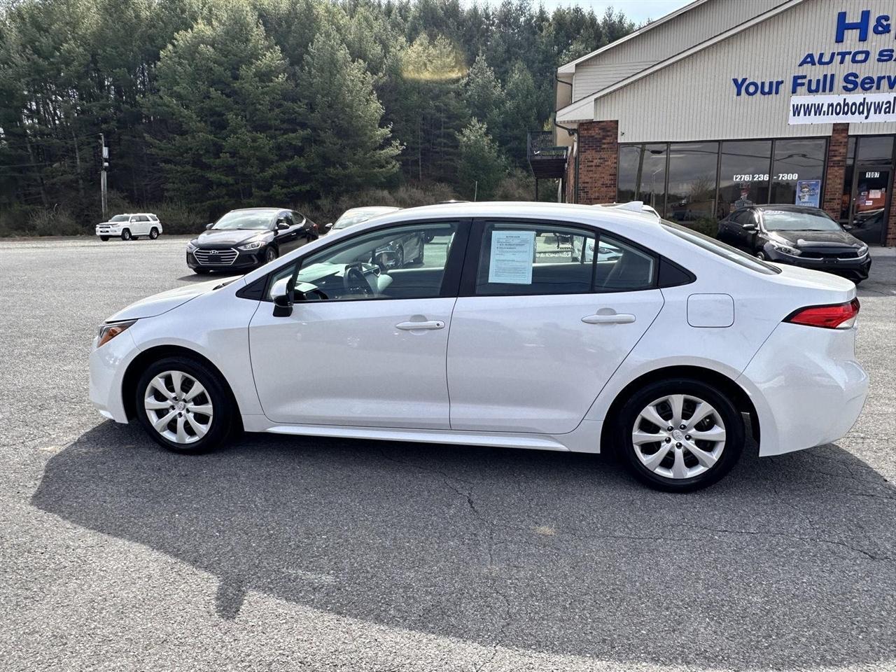 Toyota Corolla LE CVT (Natl) 2024