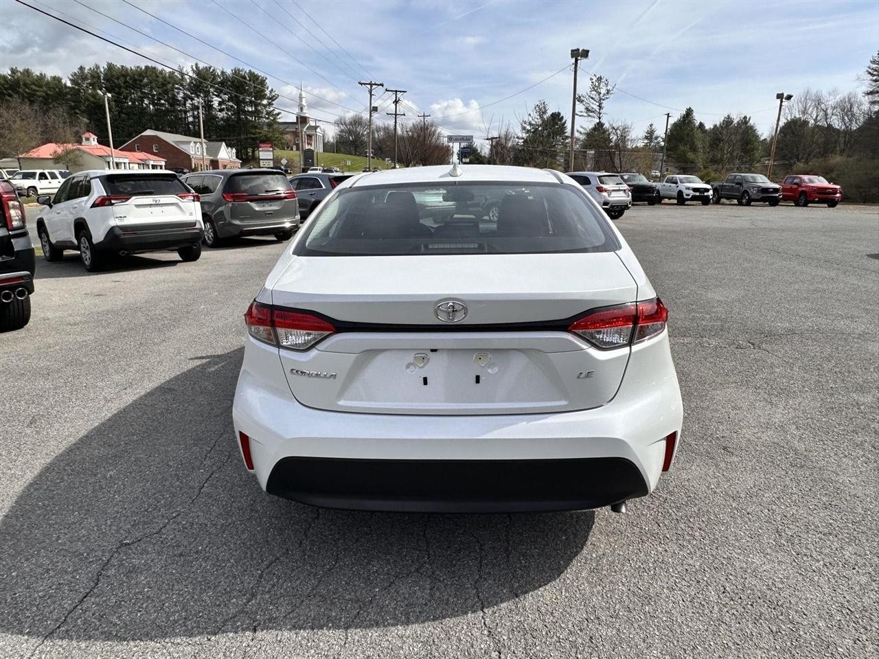 Toyota Corolla LE CVT (Natl) 2024