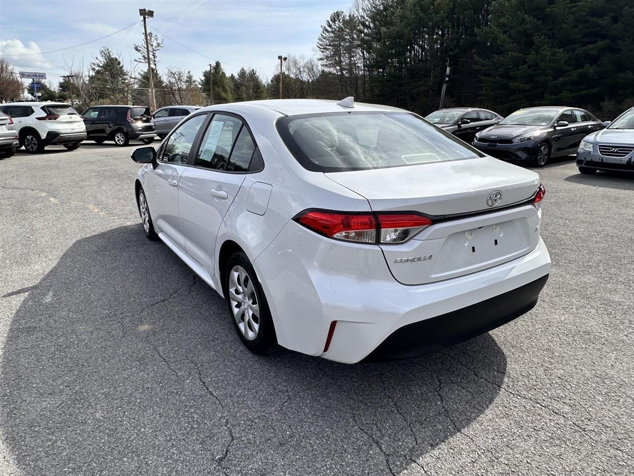 Toyota Corolla LE CVT (Natl) 2024
