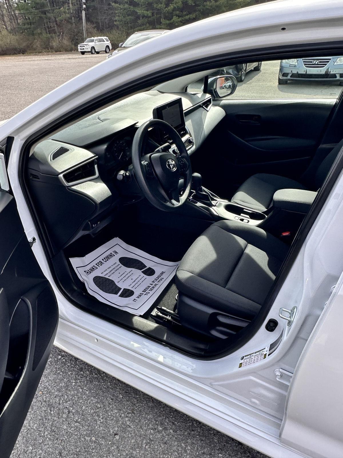 Toyota Corolla LE CVT (Natl) 2024