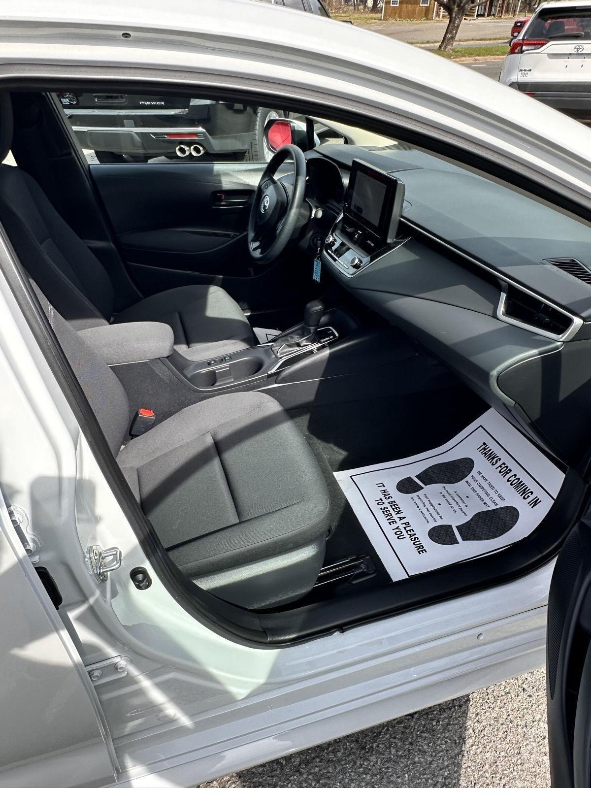 Toyota Corolla LE CVT (Natl) 2024