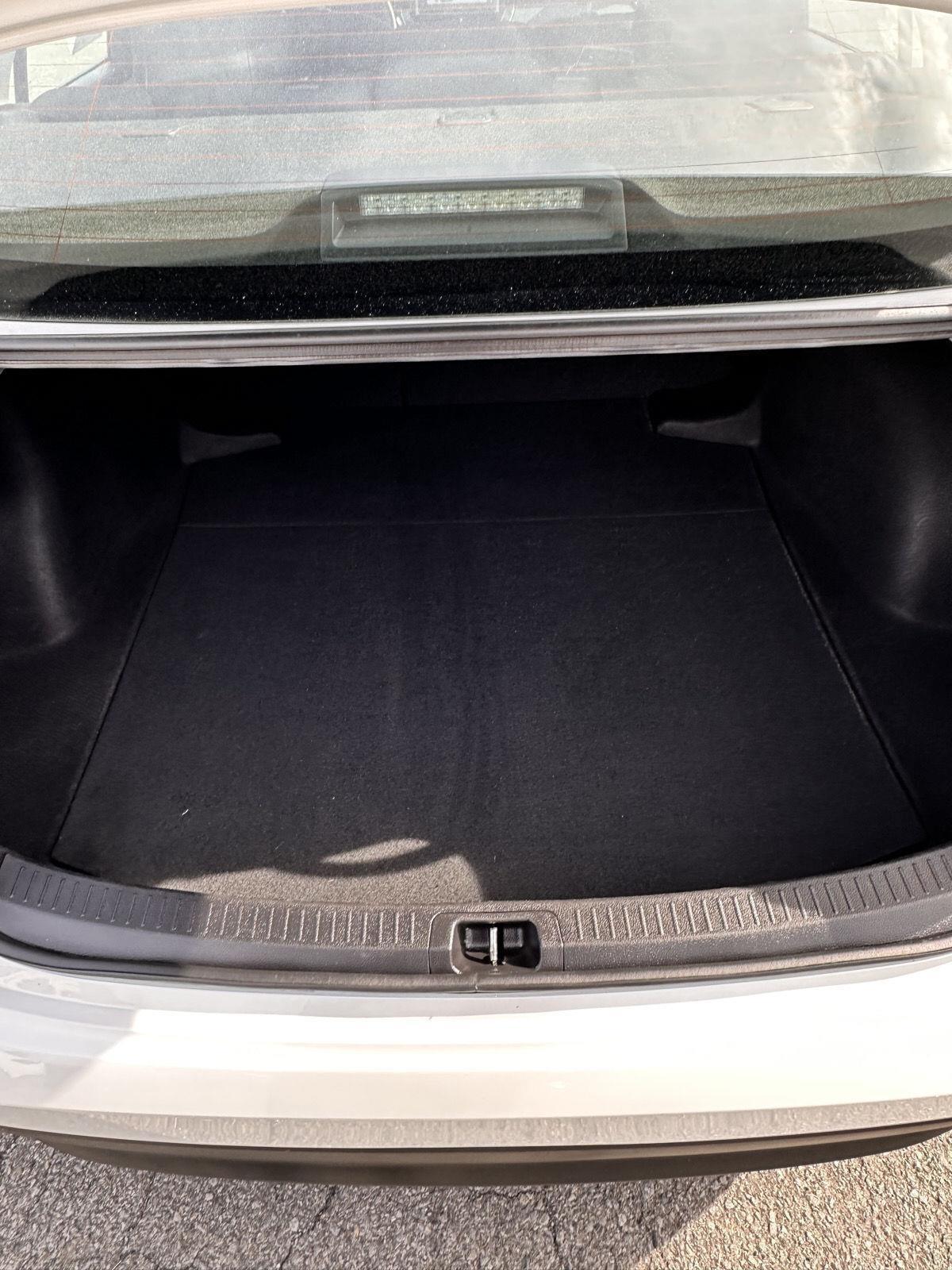 Toyota Corolla LE CVT (Natl) 2024