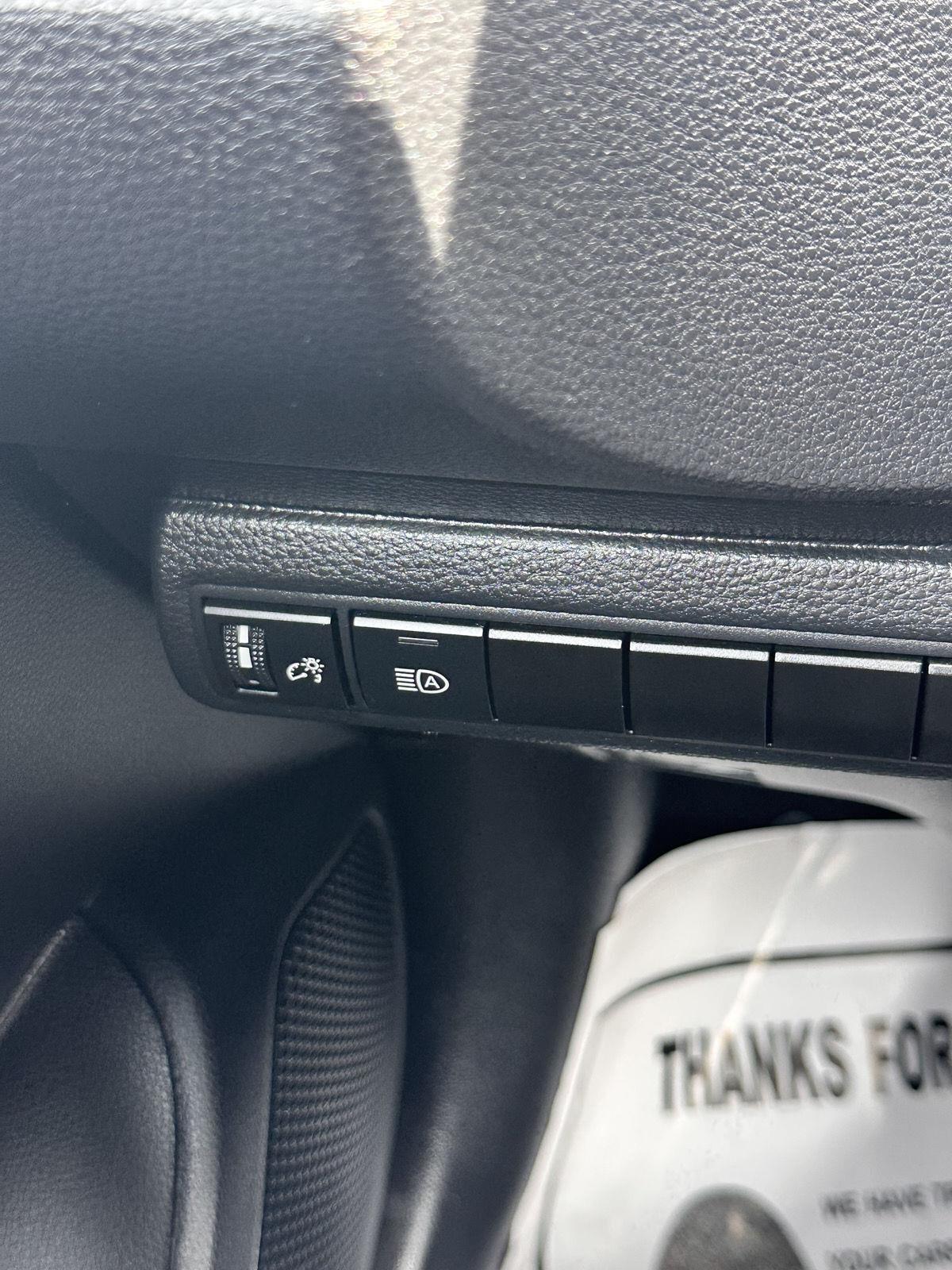 Toyota Corolla LE CVT (Natl) 2024