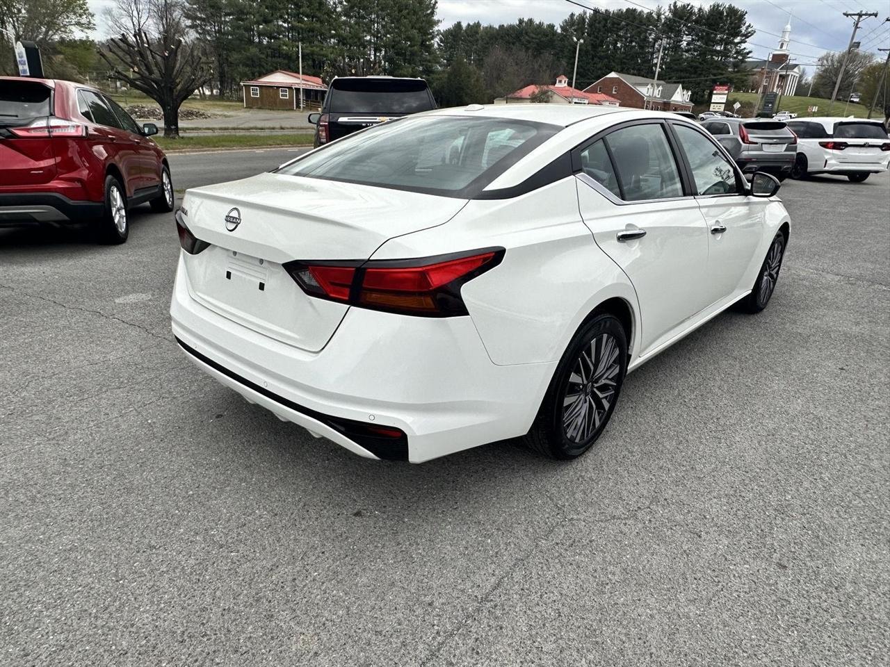 Nissan Altima SV FWD 2025