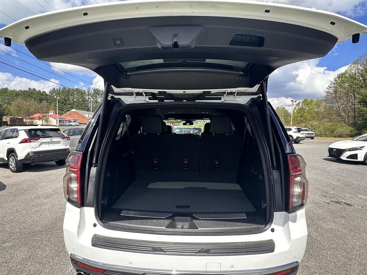 Chevrolet Suburban 4WD 4dr Premier 2023