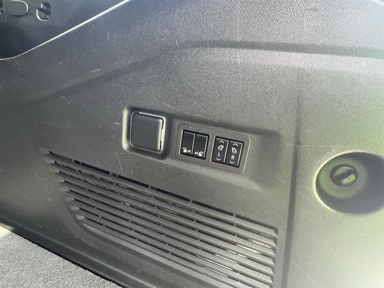 Chevrolet Suburban 4WD 4dr Premier 2023