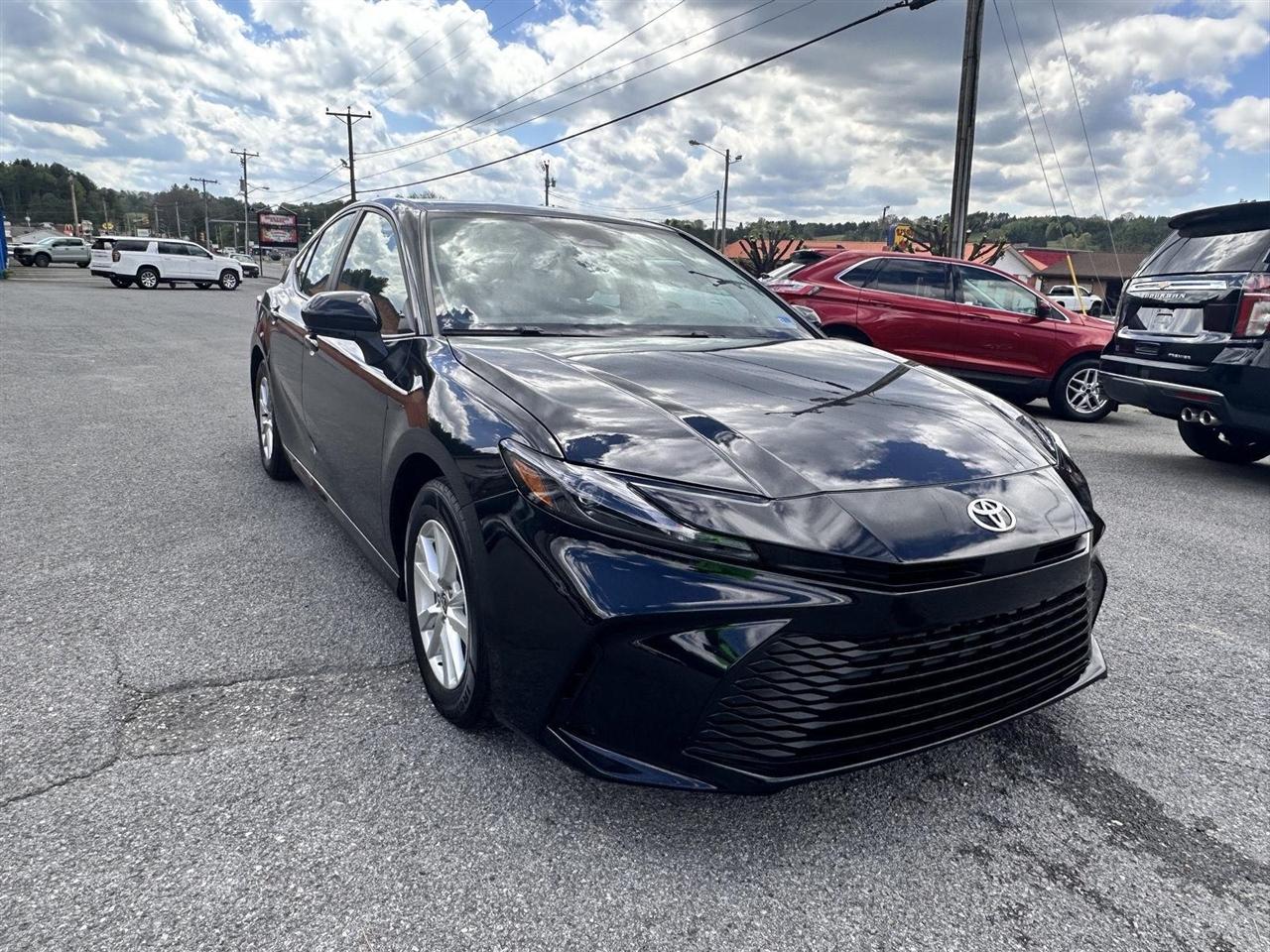 Toyota Camry XLE (Natl) 2025