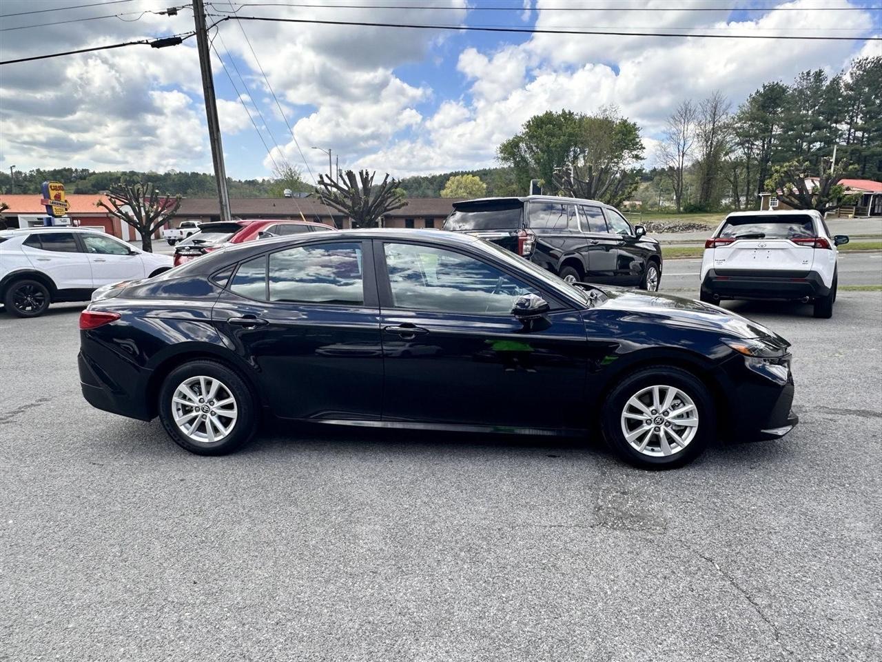 Toyota Camry XLE (Natl) 2025