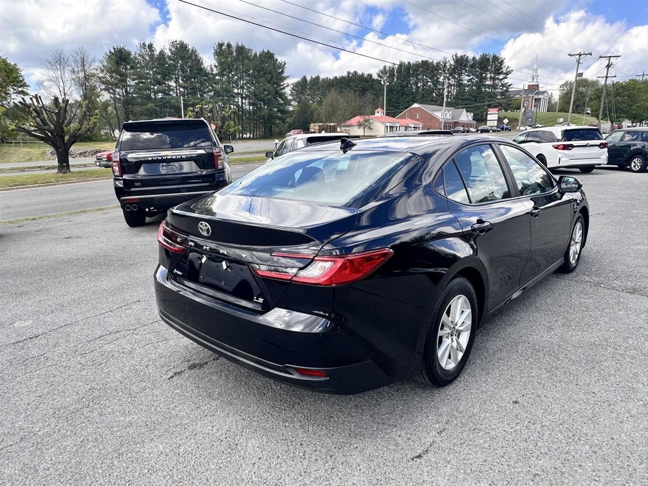 Toyota Camry XLE (Natl) 2025