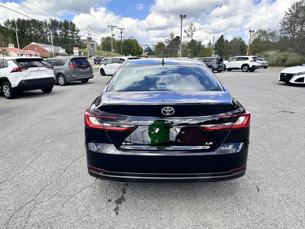 Toyota Camry XLE (Natl) 2025