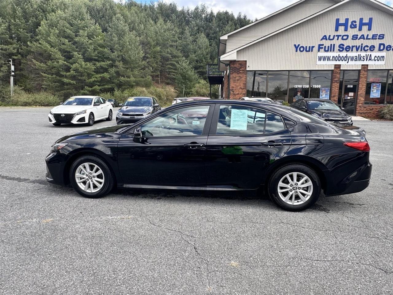 Toyota Camry XLE (Natl) 2025