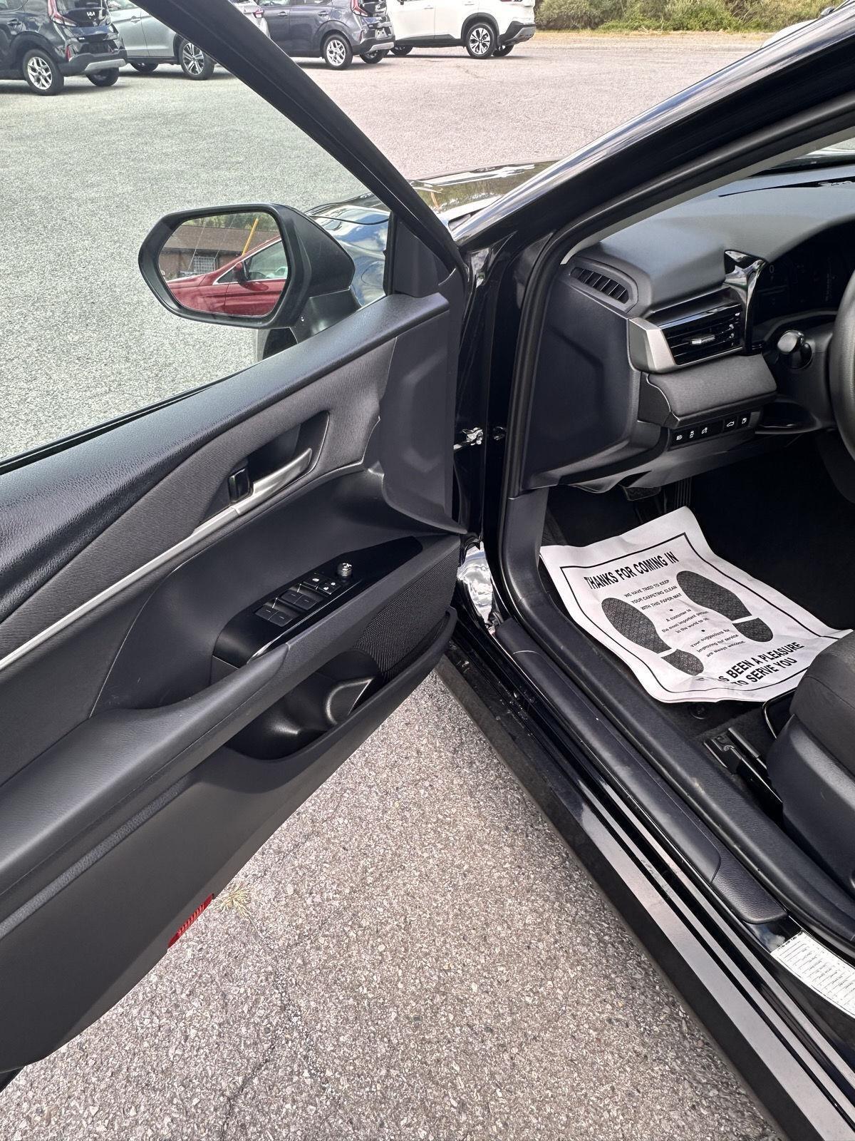 Toyota Camry XLE (Natl) 2025