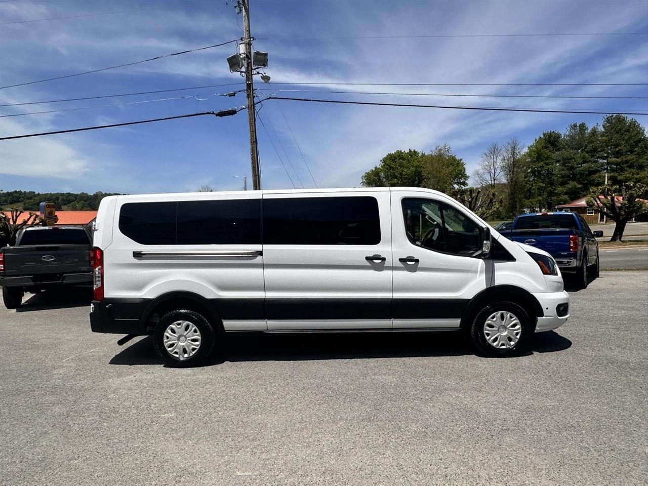 Ford Transit Passenger Wagon T-350 148" Low Roof XLT RWD 2024