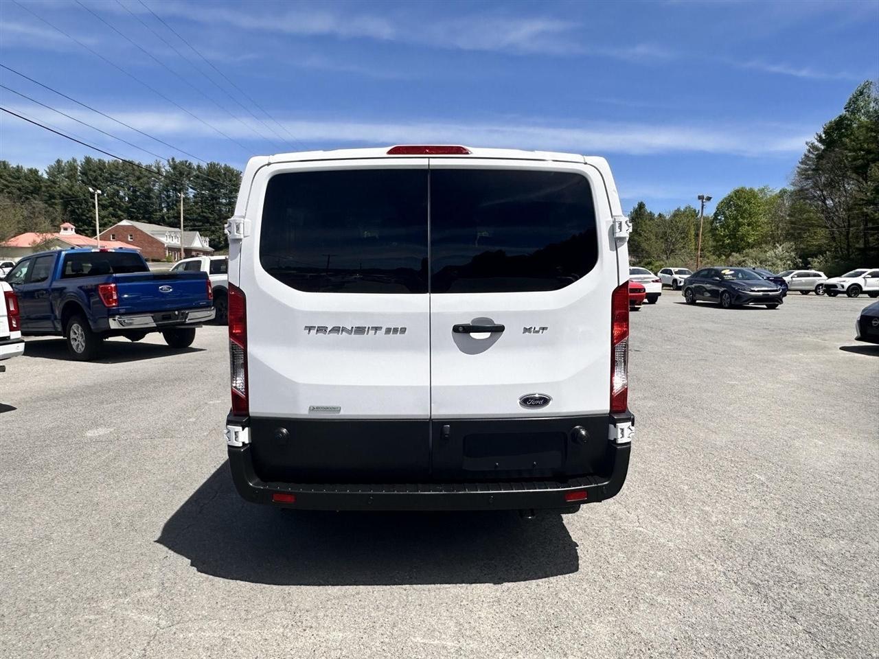 Ford Transit Passenger Wagon T-350 148" Low Roof XLT RWD 2024