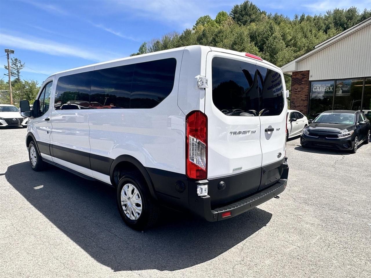 Ford Transit Passenger Wagon T-350 148" Low Roof XLT RWD 2024