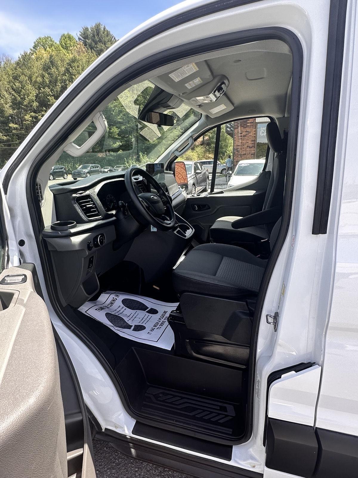 Ford Transit Passenger Wagon T-350 148" Low Roof XLT RWD 2024