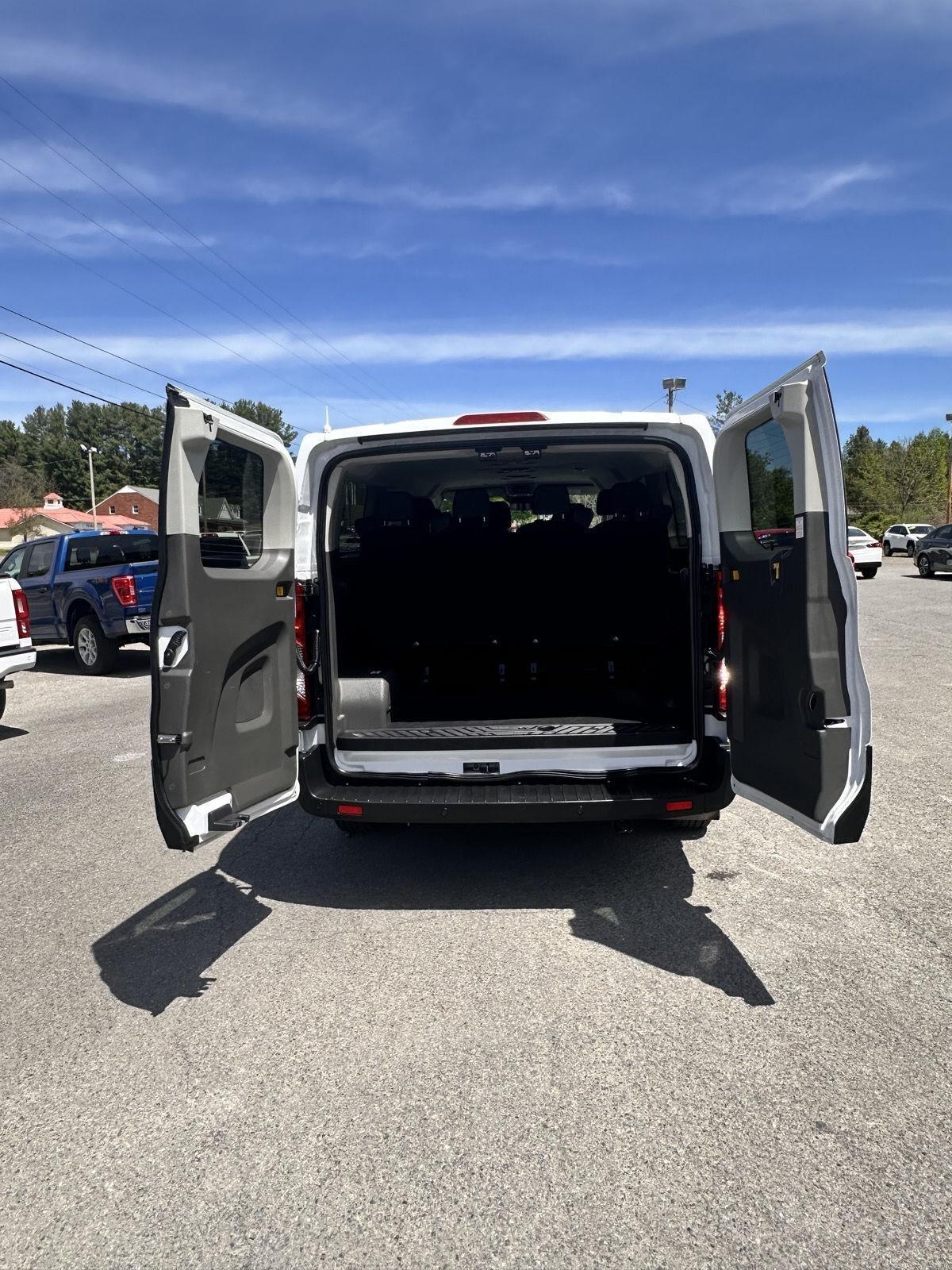 Ford Transit Passenger Wagon T-350 148" Low Roof XLT RWD 2024