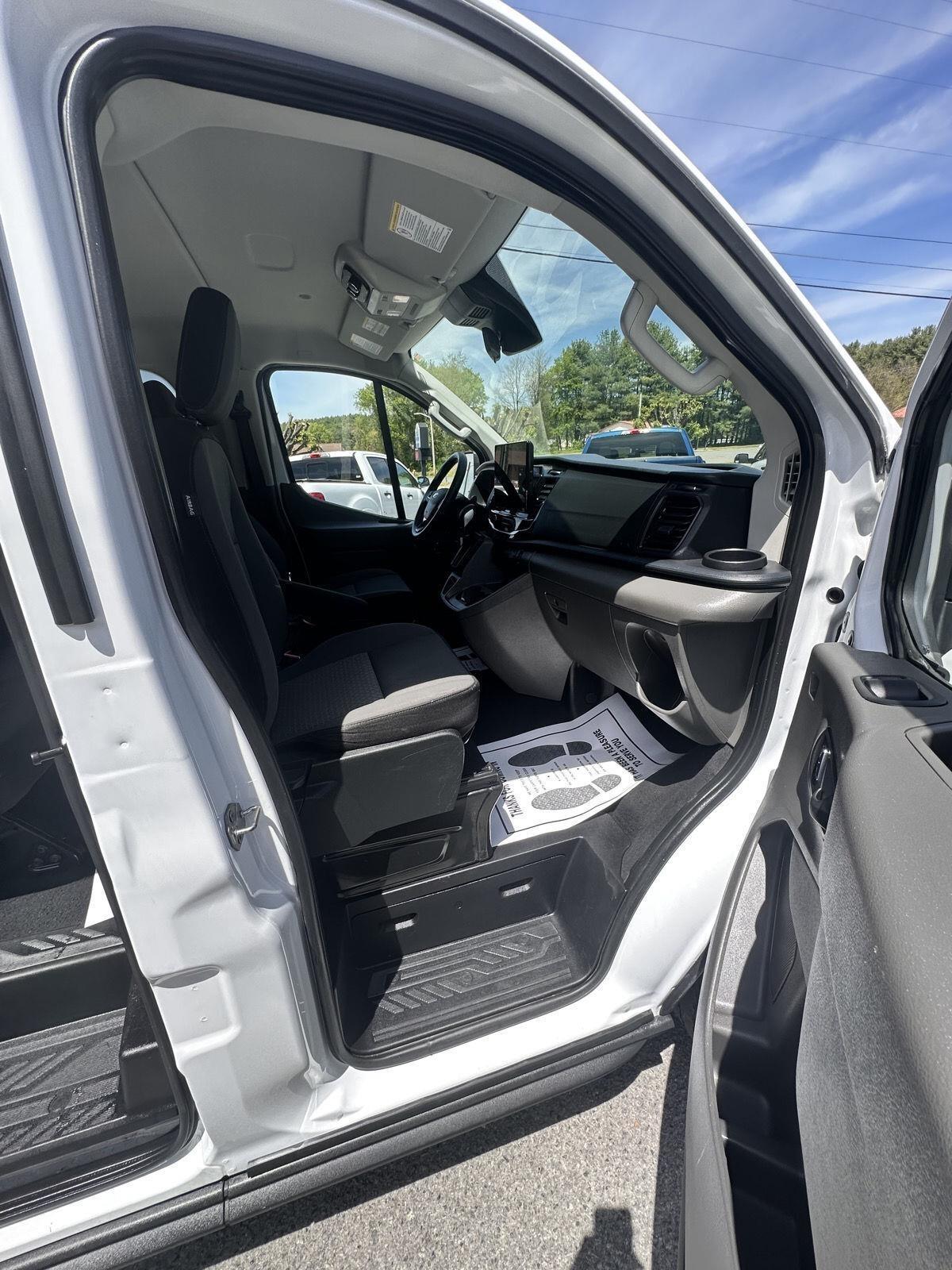 Ford Transit Passenger Wagon T-350 148" Low Roof XLT RWD 2024