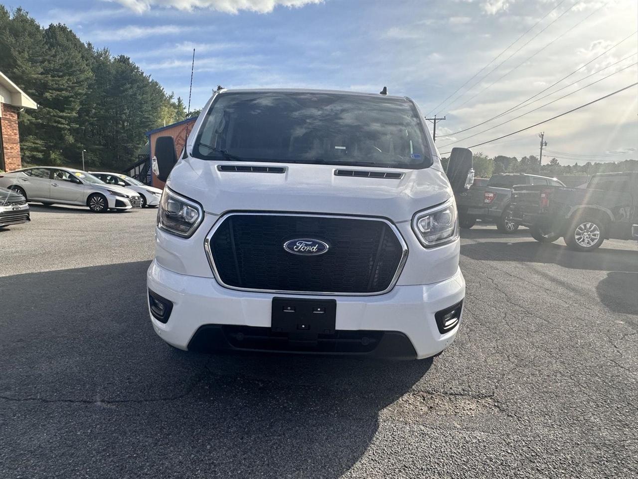 Ford Transit Passenger Wagon T-350 148" Low Roof XLT RWD 2023