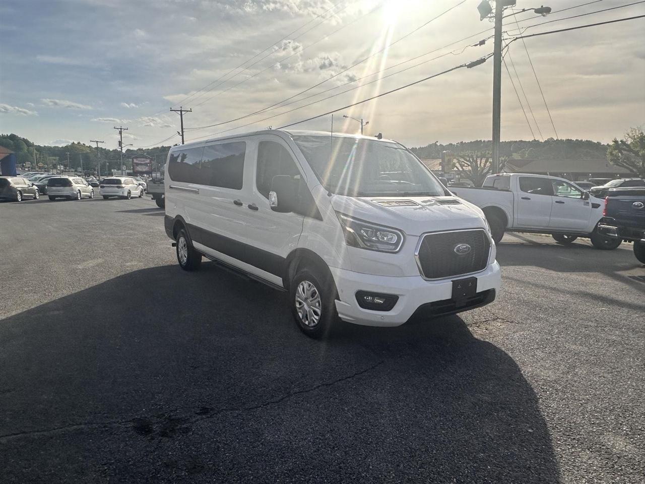 Ford Transit Passenger Wagon T-350 148" Low Roof XLT RWD 2023