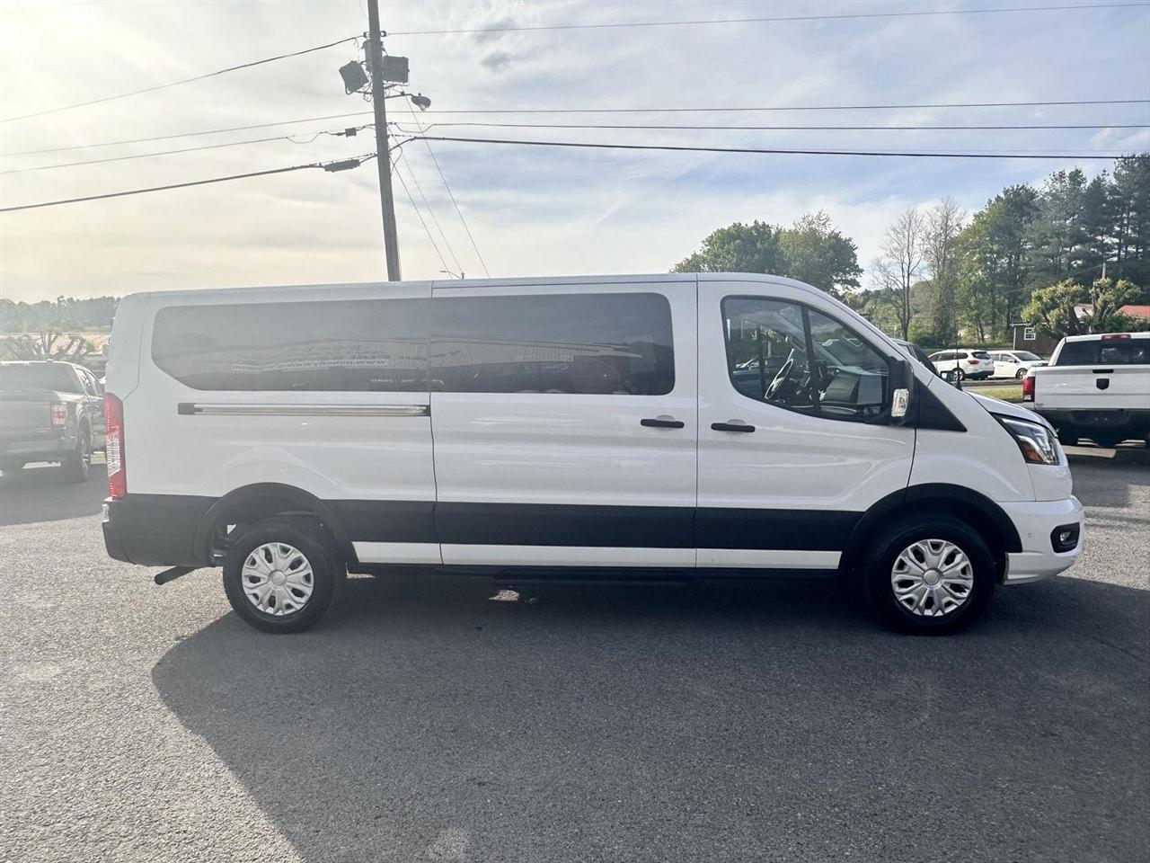 Ford Transit Passenger Wagon T-350 148" Low Roof XLT RWD 2023